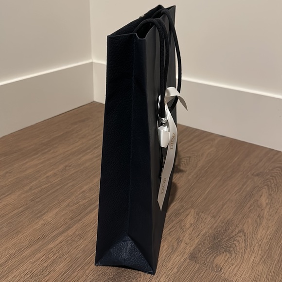 Dior empty shopping bag with ribbon and metal star - Picture 3 of 7
